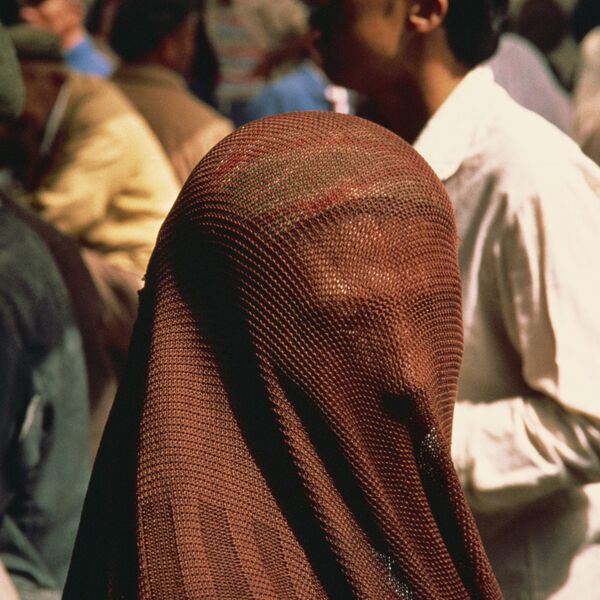 MUSLIMANKA SE UDALA ZA SRBINA NE SLUTEĆI ŠTA JE ČEKA U BRAKU! Kad joj je stigla OVA poruka, oblio je hladan znoj