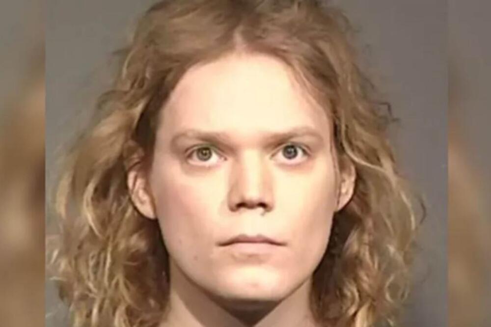 Ovaj muškarac koji se oseća kao žena vođa je američkog kulta smrti! Uhapšen je, a matematikom se služio....