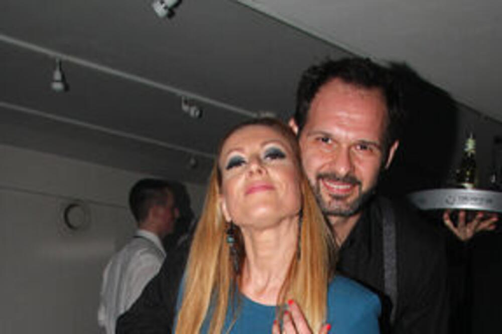 Dok se pričalo da ju je varao, ona hodala starijeg gospodina? Ovaj razvod je podelio Srbiju, a i dalje se ne zna...