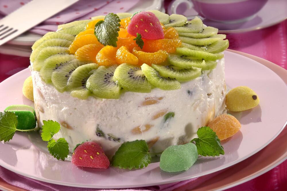 Prolećna osvežavajuća torta sa bananama i kivjem će vas oduševiti: Puna voća, umereno slatka, svako može da je jede