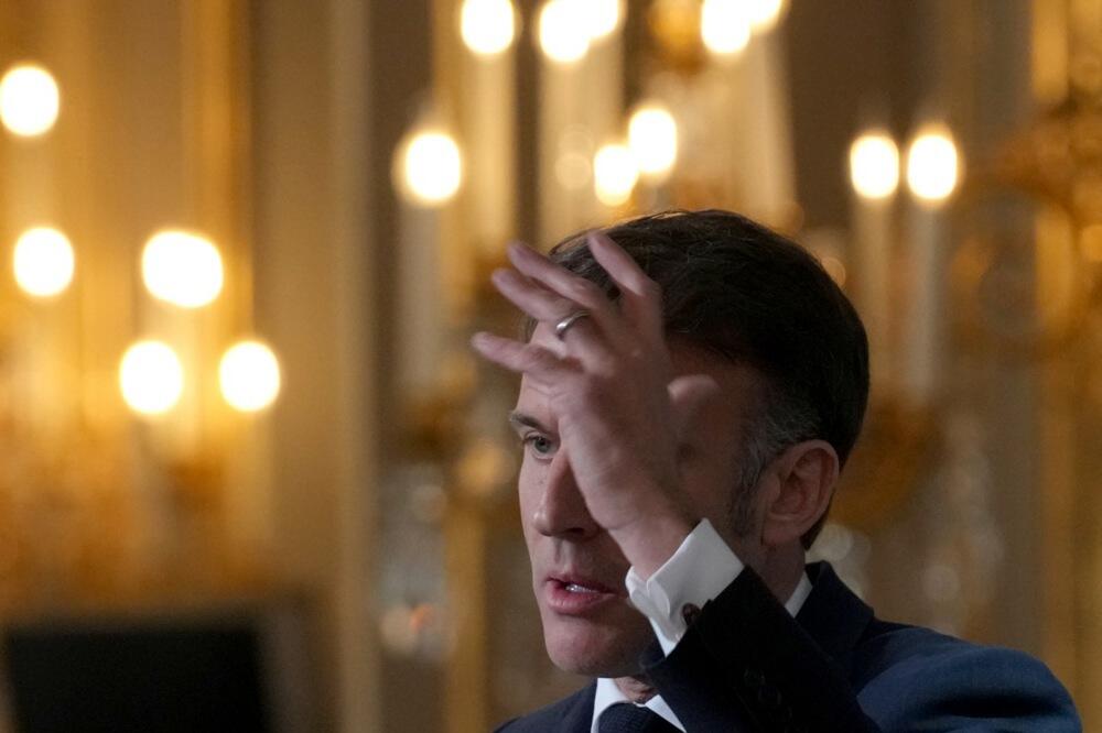 Merc nenajavljeno doleteo u Pariz zbog hitnog sastanka sa Makronom! Na stolu osetljiva pitanja oko Evrope