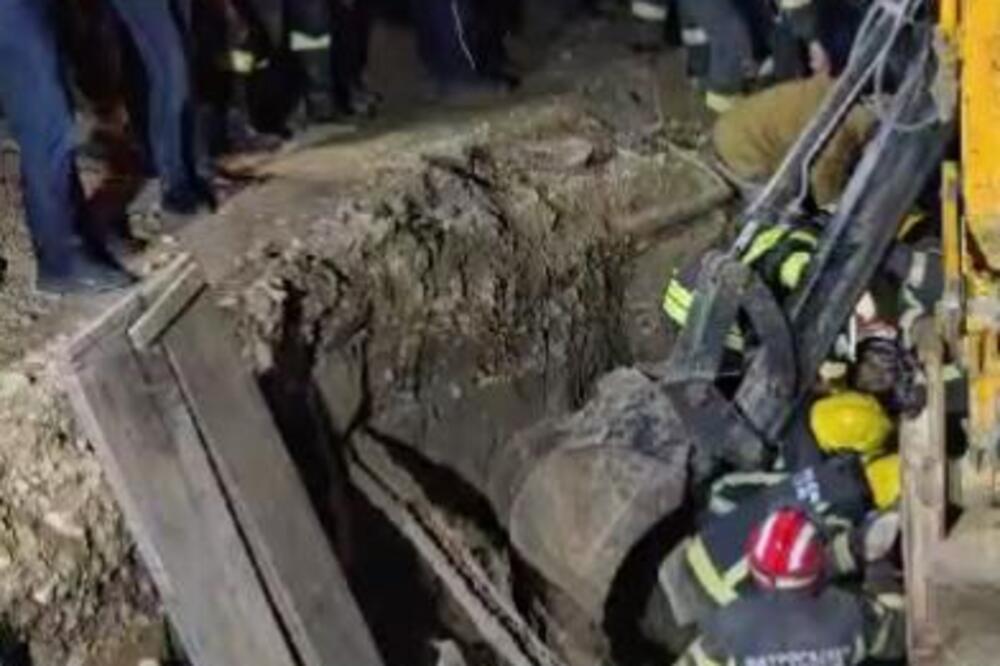 Ovako je izgledala akcija izvlačenja muškarca koji je 8 sati bio pod zemljom kod Lazarevca (VIDEO)