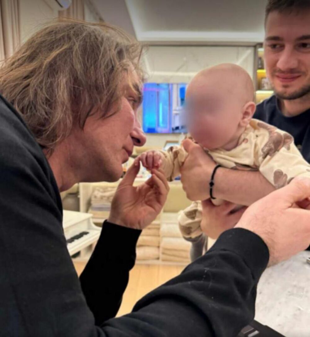 Željko sa unukom i sinom