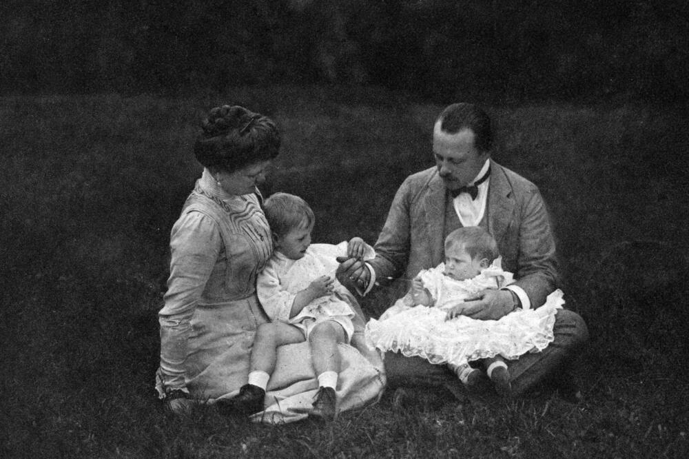 Viktorija se udala za brata i izrađala mu decu, a onda imala incest sa rođakom jer je zatekla muža u krevetu sa...