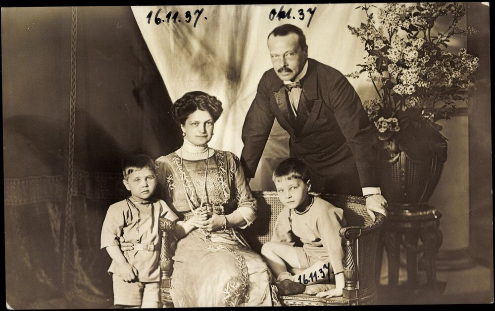 Viktorija Melita, Ernest Ludvig