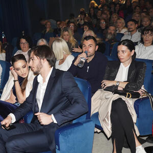 OVO JE DEVOJKA KANA DŽINOVIĆA! Melina neće ni da čuje za njega jer je stao na stranu Harisa, okretala glavu od SINA