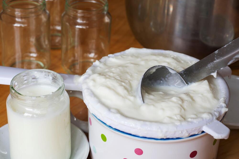 Kako da za čas napravite grčki jogurt u samo par koraka: Lako i brzo, a tako kremasto i zdravo! (RECEPT)
