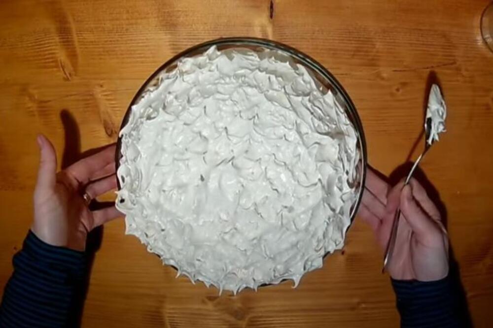 Puna žele bombona, čokolade i oraha: Torta ledena bomba je san svakog sladokusca, a spremanje je jednostavno