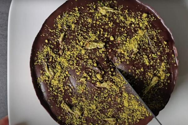 Za Dubai tortu kažu da je kraljevski slatkiš: Luksuzniju i raskošniju nećete naći, zaludela ceo svet