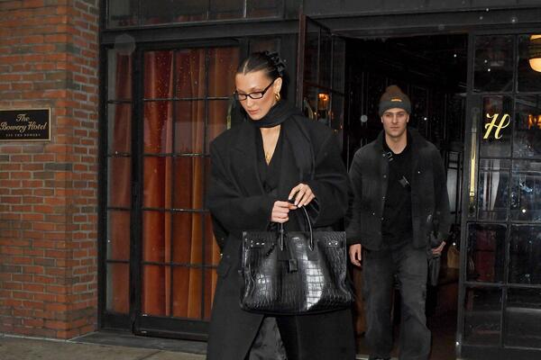 Noge kao grančice, a donji deo kao pidžama... Pojavila se takva na ulici, a narod se okretao - šta joj se desilo?