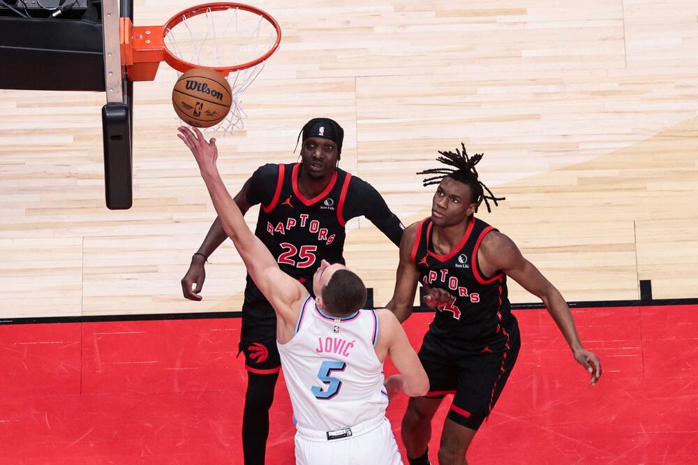 Jović popunio sve kolone u pobedi Majamija nad Rajakovićem Reptorsima u Torontu (Video)