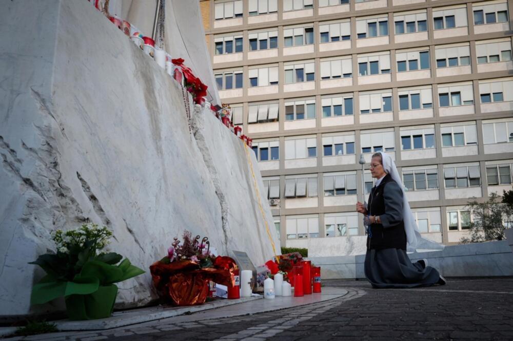 Čovek urinirao po baziliki svetog Petra: Odjednom iskočili žandarmi u civilu!