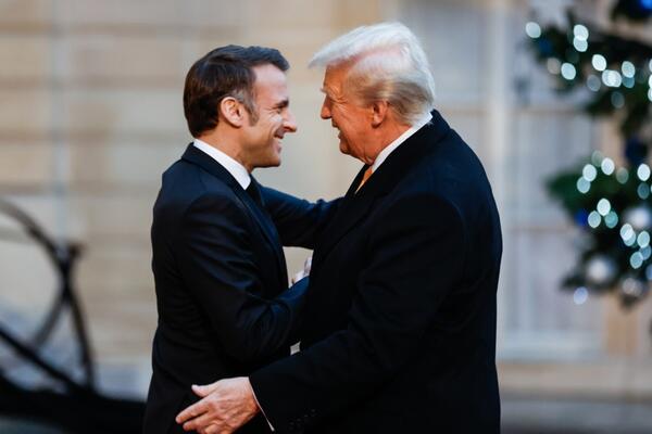 MAKRON KUKAO TRAMPU, U OČAJU SE OKRENUO KA AMERIKNACU! Svetski lideri šuškali o JEZIVIM GLASINAMA?!