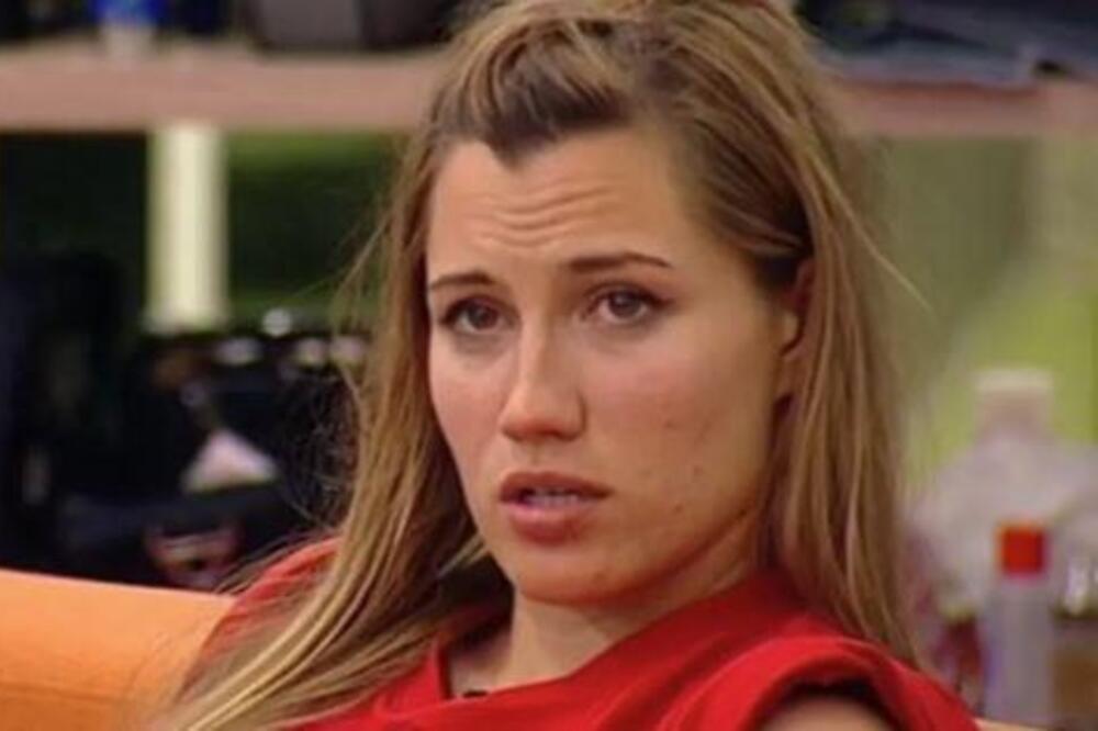 O njenoj prevari u rijalitiju sa mlađim muškarcem brujali su svi: Evo gde je sad i kako izgleda fatalna pevačica