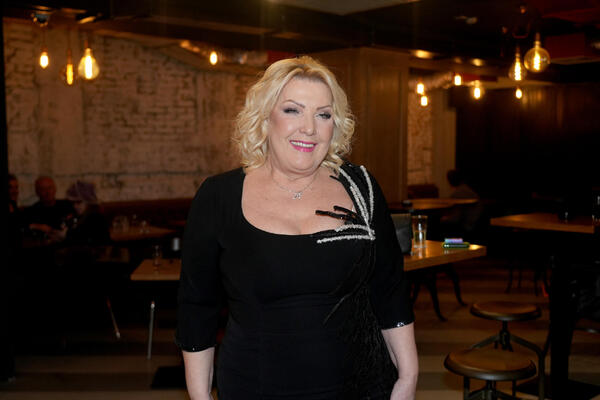 Da li je moguće da je unuk Snežane Đurišić ovakav frajer: Mnoge devojke maštaju o njemu, a evo šta radi ovaj dasa