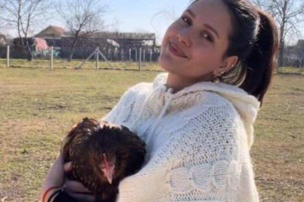 Jovana se nakon Torina i Čikaga skućila u vojvođanskom selu: Oduševljena je novim životom, a ovo je njena priča!
