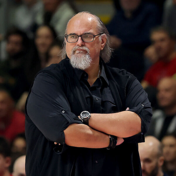 Sjajni Džikić srušio Španiju na startu EP!