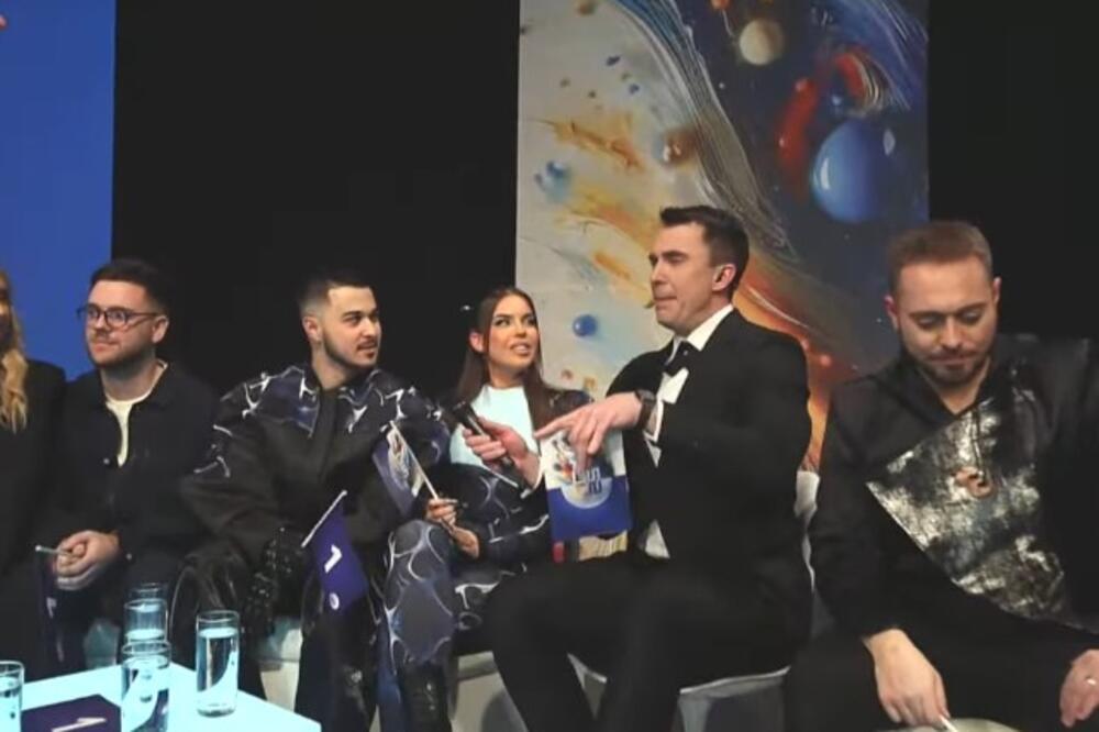 Kako ovo niko nije primetio? Sve se desilo u 56. sekudni dok je išlo uživo, ni RTS nije mogao da utiče na ovo