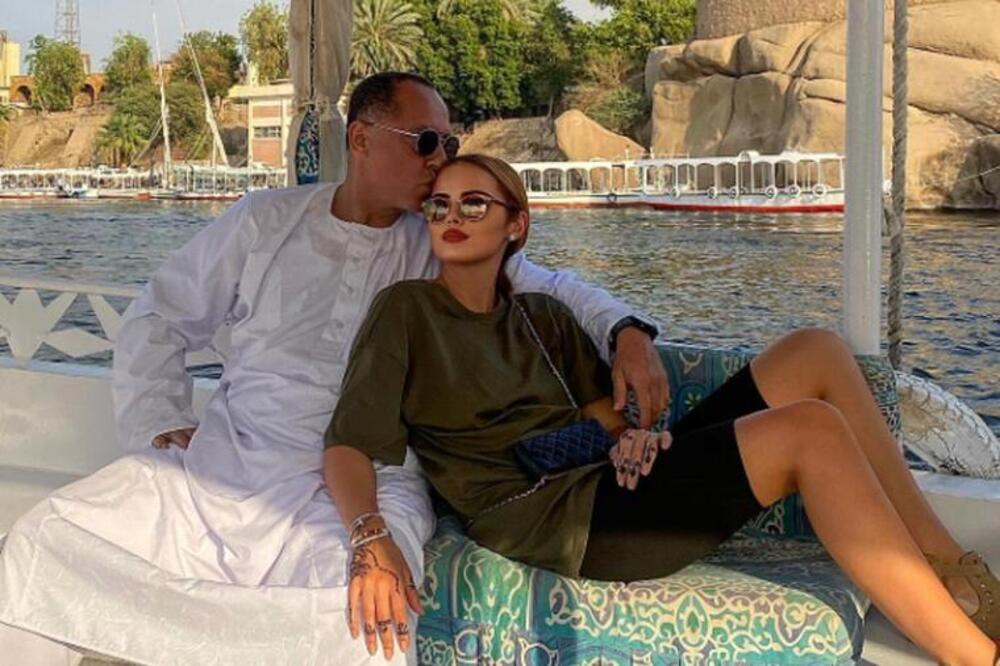 Moćni Arapin (70) zaveo je Kseniju i napravio joj 2 dece! Mlađa je od njegove ćerke, a nakon porođaja je počeo...