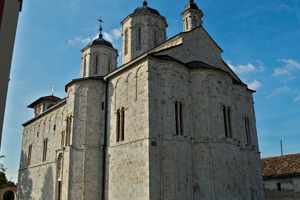 Ovaj manastir u Vojvodini je najpoznatiji po moćnoj terapiji za zavisnike: Monasi koji leče ljude, posebni su po...