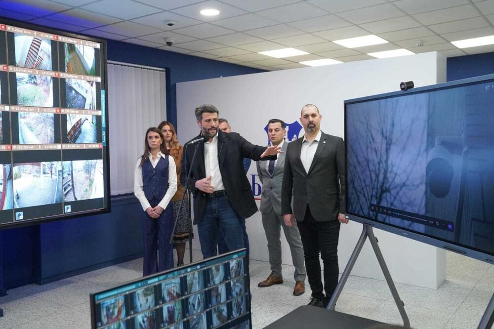 Šapić predstavio završnu prvu fazu velikog bezbednosnog projekta: Preko 200 osnovnih škola će biti bezbednije