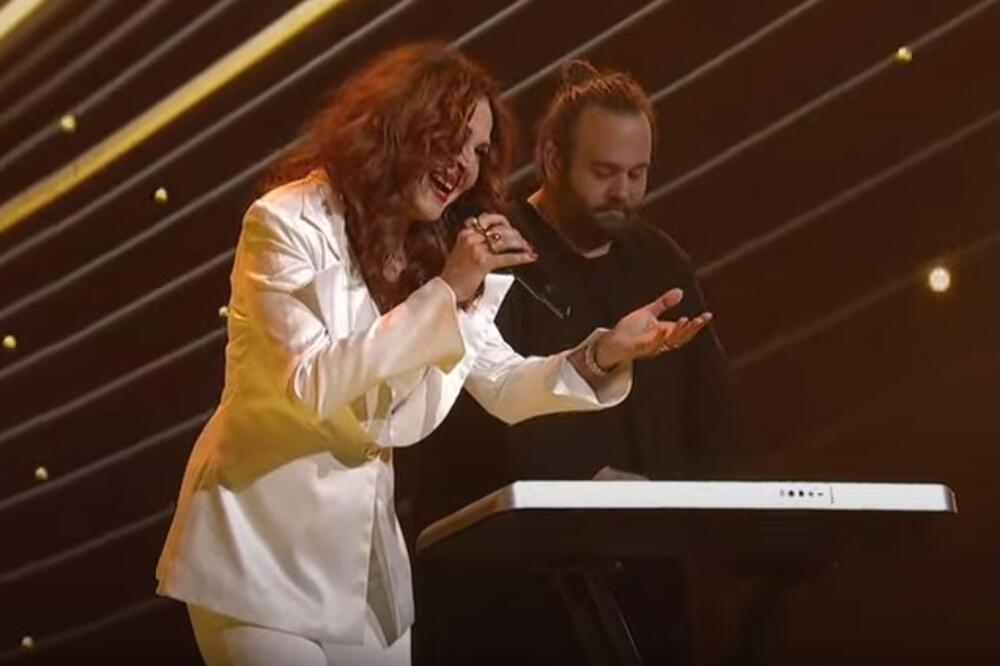 MUŽ NAŠE PEVAČICE SE ZALJUBIO U DRUGU DOK JE BILA TRUDNA: Ostavio je kad je ćerka imala 2 meseca, a onda je...