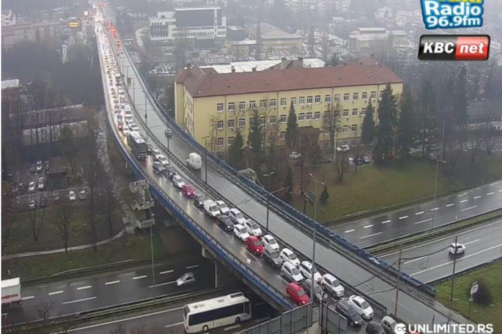Velike gužve u Beogradu, posebno su kritične ove tačke u prestonici: Kiša otežala saobraćaj