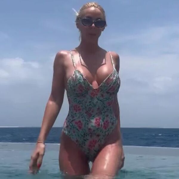 RASKOPČALA RAJSFERŠLUS NA MINIĆU I TAKO VODILA EMISIJU! Prizor voditeljke Pinka obišao Srbiju, sve sevalo