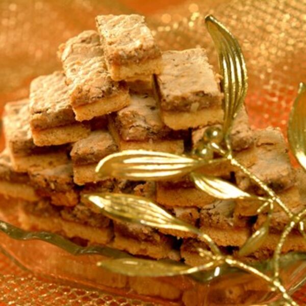 Starinski kolač kojem niko neće odoleti: Sočan i pun oraha, jedina mana mu je što se brzo pojede