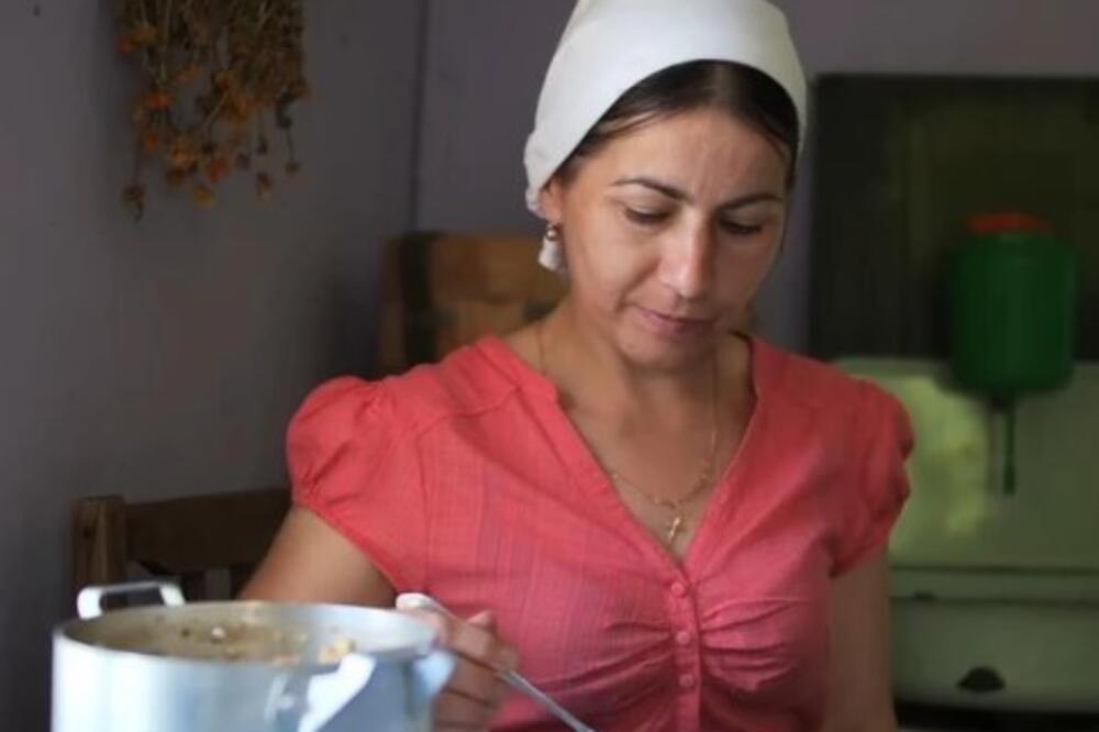 Marija ostavila decu i muža pa otišla da... Ljudi ne prestaju da je osuđuju i pitaju se šta joj bi da ovo uradi?