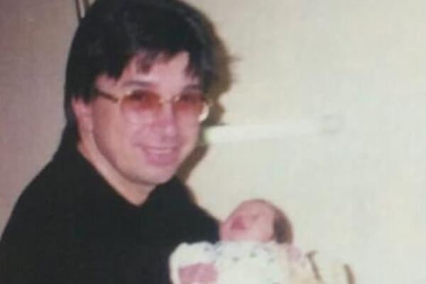 Slika na kojoj Saša drži ćerkicu po prvi put se munjevito širi mrežama: O njegovoj reakciji ćete brujati