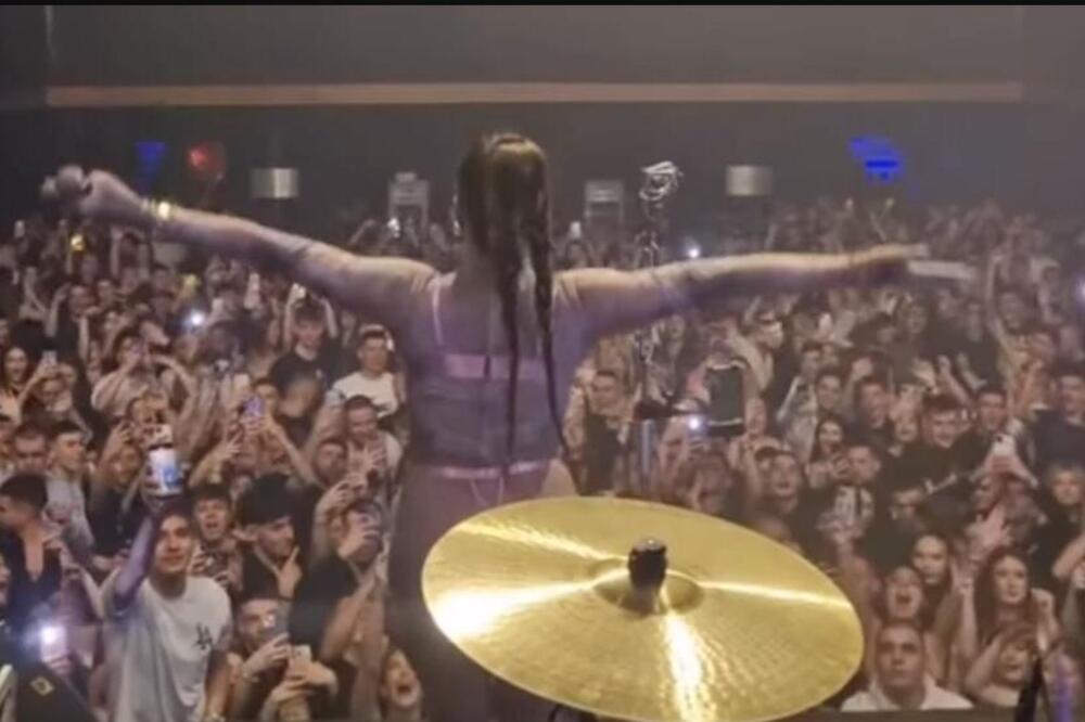 Ljudi moji, kakve su ovo trake? Sandra Afrika izašla polugola, ljudima pale vilice od šoka