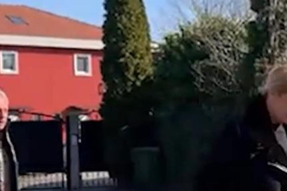 Njih dvoje su prvi stigli u dom Suzane i Saše! Uslikani ispred vile, od ključne važnosti su za porodicu