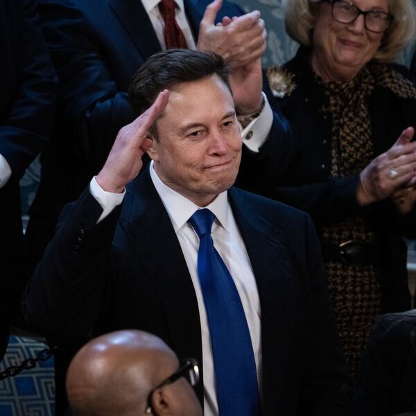 "SLINAVI IMBECILU": Mask ispljuvao na mrtvo poljskog ministra spoljnih poslova, razlog je ŠOKANTAN