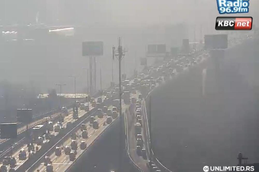 Automobili mile po mostovima u Beogradu! Krkljanac na Pančevcu i Gazeli, kritično i na Autokomandi (FOTO)