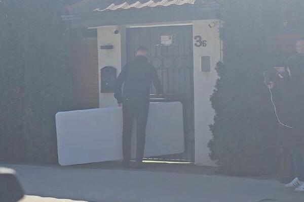 Evo šta se upravo unosi u kuću Suzane Jovanović, osvanuo snimak! Ovaj čovek je preuzeo sve na sebe