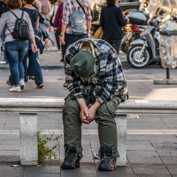 Beograđanin prišao prosjaku, dao mu pare, ali se na tome nije zadržao! Teška životna priča Ivana sa Slavije