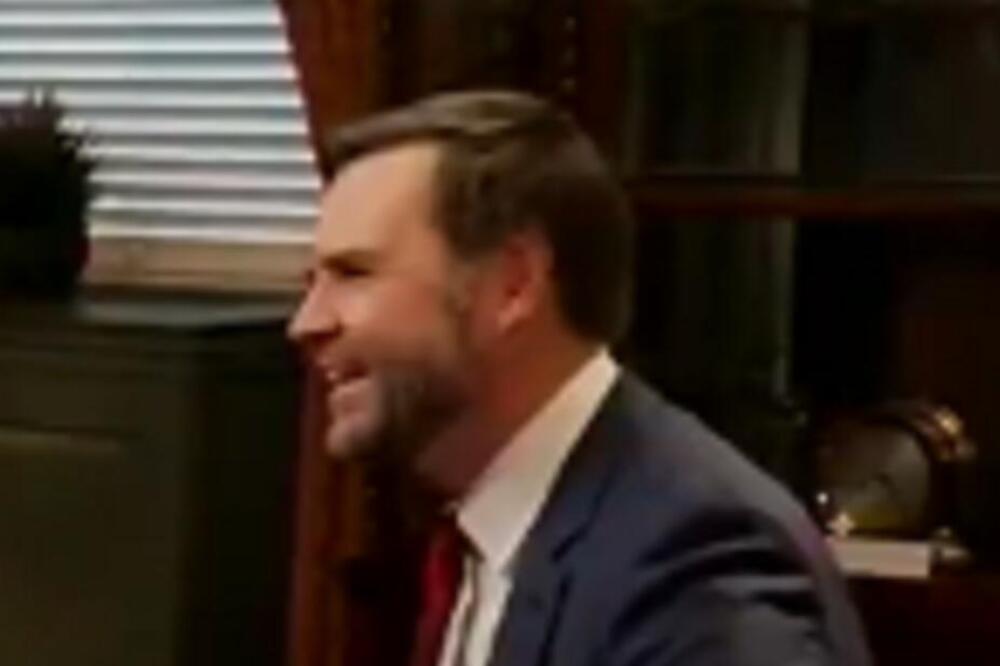 Totalna neverica! Isplivao šokantan snimak potpredsednika Amerike, ljudi frapirani onime što vide: Šta to uradi?!