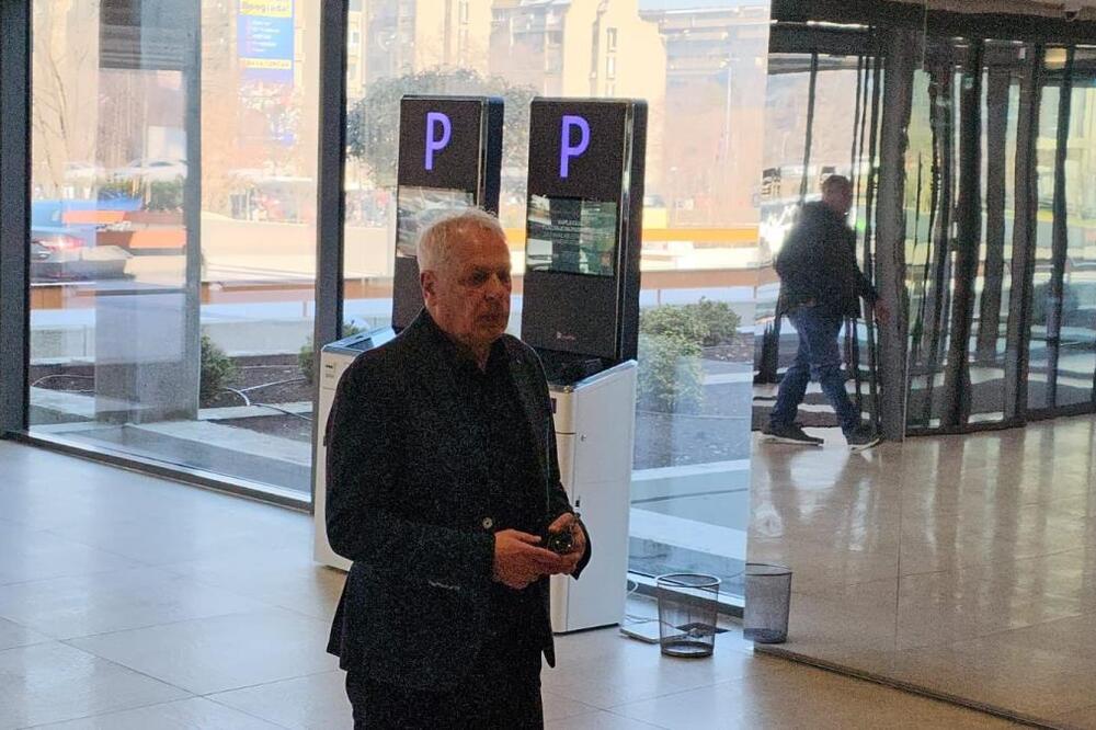 Čovek koji je bio desna ruka Saše Popovića prvi na komemoraciji! Za njim stigla i ova plavuša