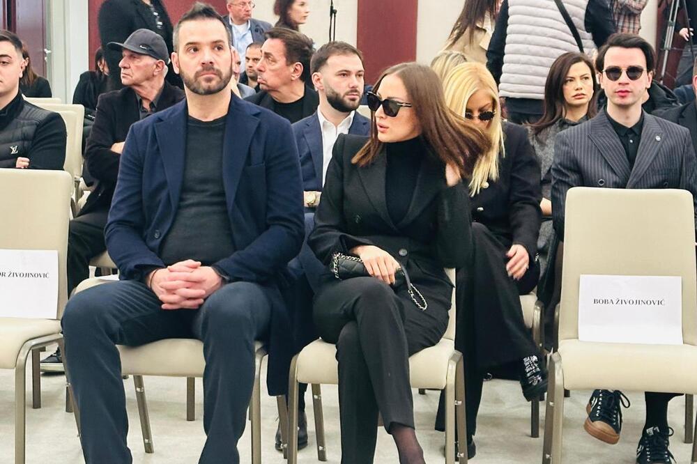 Utučena Prija i Filip stigli na komemoraciju! Trudnica krije stomak i ne odvaja se od muža