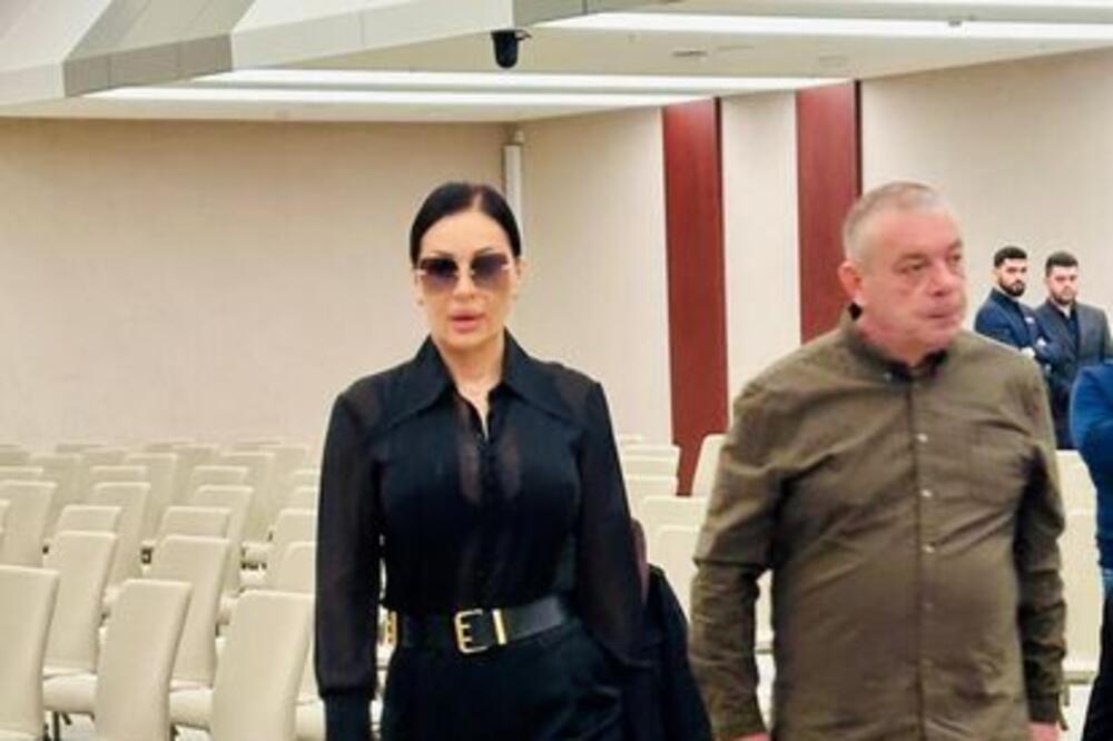 Dve ljute rivalke sele jedne do druge! Cecin potez na komemoraciji sve zatekao, da ovo Saša može da vidi...