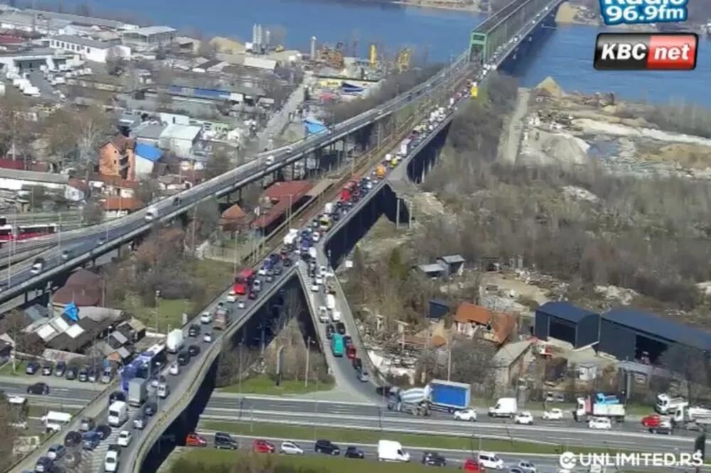 Pančevac je u totalnoj blokadi, niko ne mrda! Vozila mile, nemoguće je prići mostu