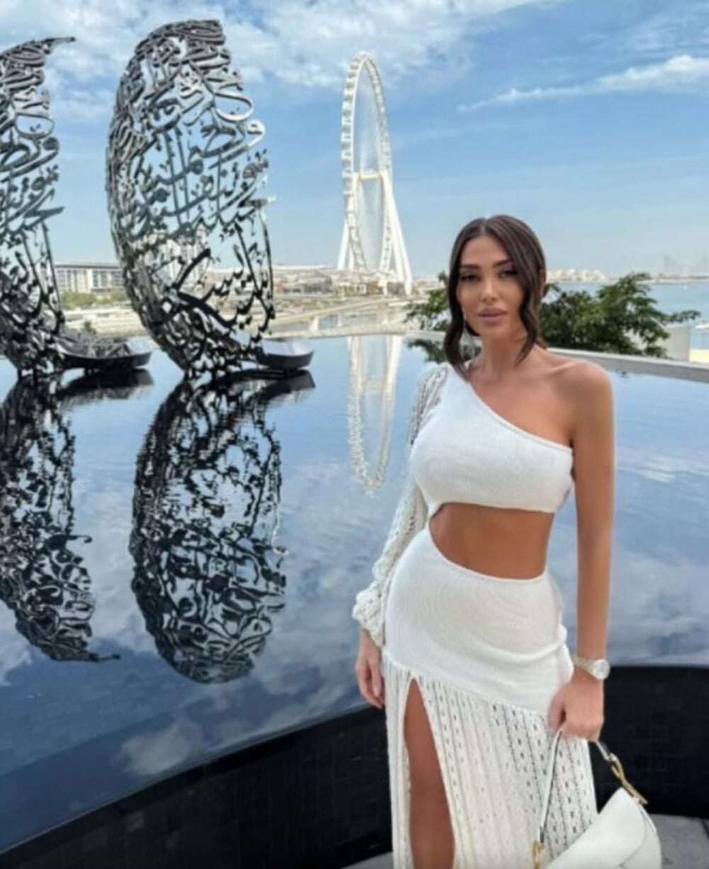 PEVAČ SE DVA PUTA RAZVODIO OD ŽENE KOJU SU POVEZIVALI SA DUŠKOM TOŠIĆEM! Njihova nova slika Srbe tek bacila u rebus