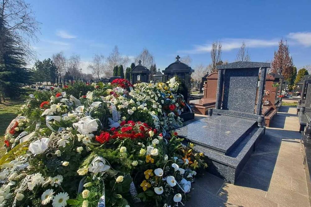 Bruka i sramota! Pevačica otkrila šta je zatekla na Sašinom pomenu! Ovom šoku se niko nije nadao