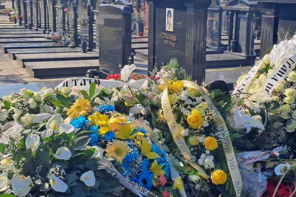 Šta se desilo sa spomenikom Saše Popovića? Skinuta slova njegovog imena - svi u čudu