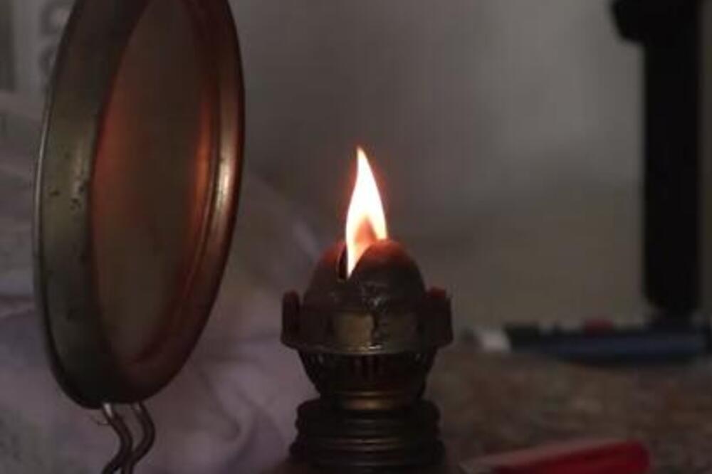 U selu kod Prokuplja meštani žive bez struje: Prodavci se čude kada im zatraže petrolej, do njih se stiže kroz šumu