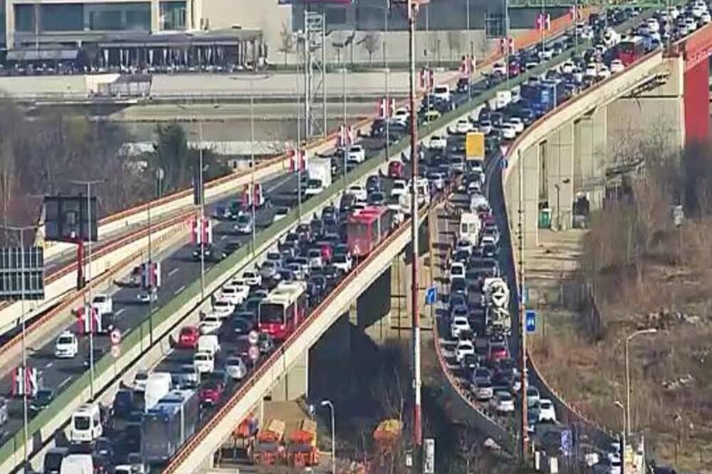 Popodnevne gužve u Beogradu i ovog petka: Na ovim tačkama vozila mile, na Novom Beogradu tramvaji stoje u mestu