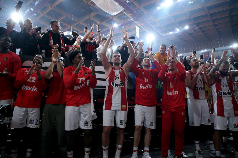 Milutinov je aplaudirao Zvezdinoj pesmi, ali da li je zapevao? (Video)