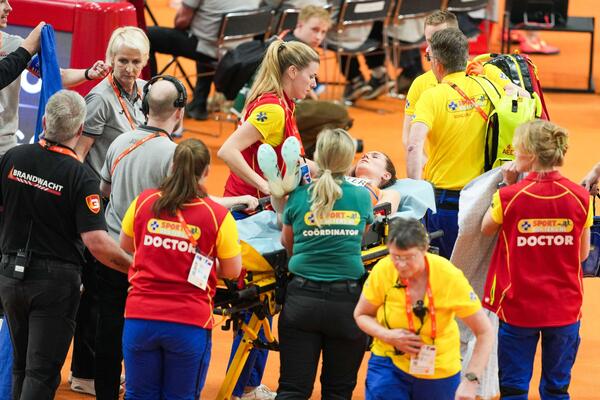 Užasne scene na EP! Holanđanka se srušila, od udarca izgubila svest - trka nastavljena