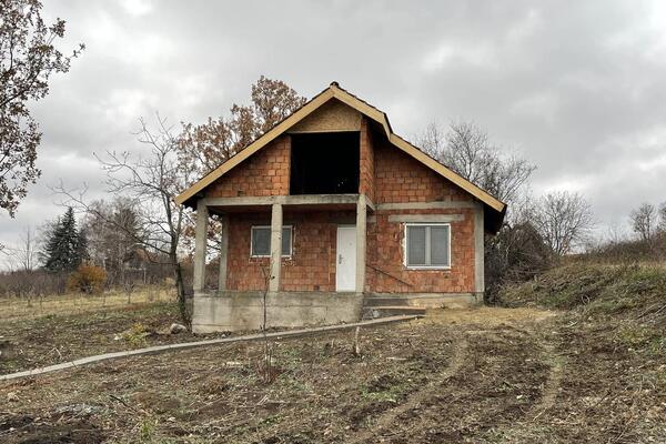 Veljko prodaje vikendicu u Grockoj: Ima 15 ari placa, cena je jako smešna